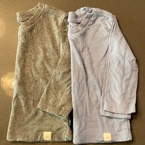 Burts Bee’s Long Sleeve B-Neck Blue & Gray Tops. 6-9 Months